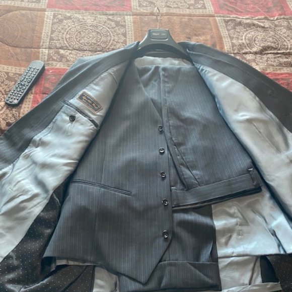 Tiglio Lux  Grey 3 pc Suit - Picture 2 of 3